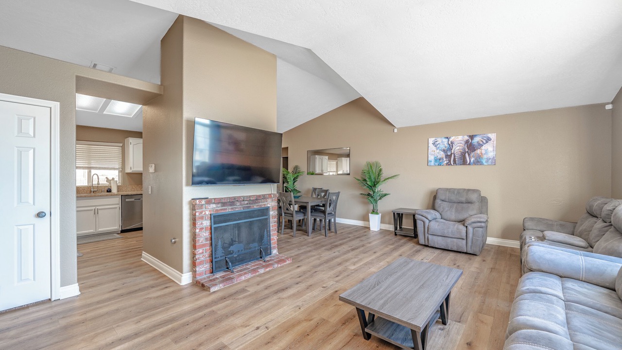Photo of Livingroom in Victorville
