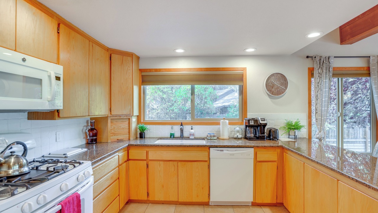 Photo of Kitchen in Deschutes River Woods