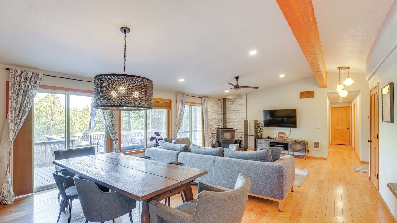 Photo of Livingroom in Deschutes River Woods