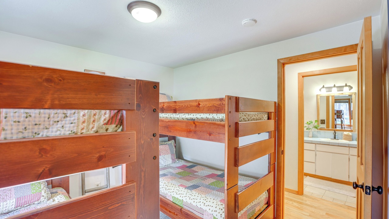 Photo of Bedroom in Deschutes River Woods