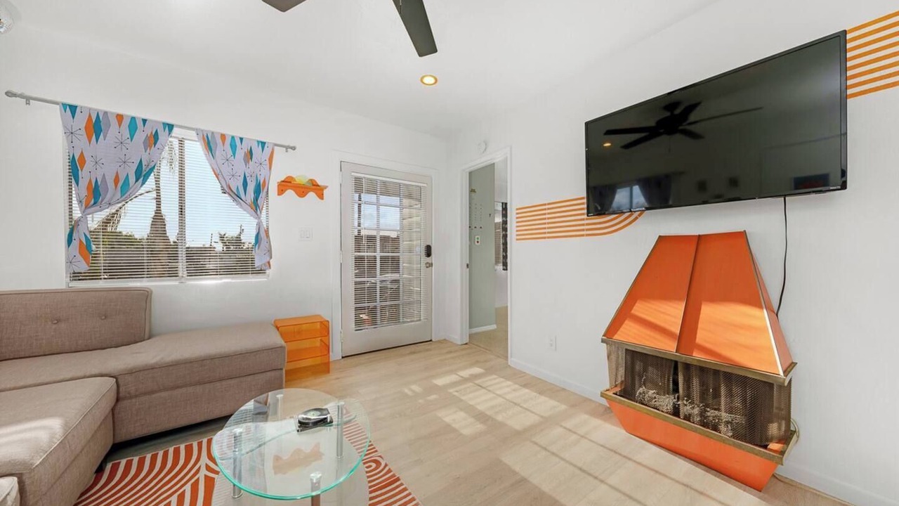 Photo of Livingroom in Corridor