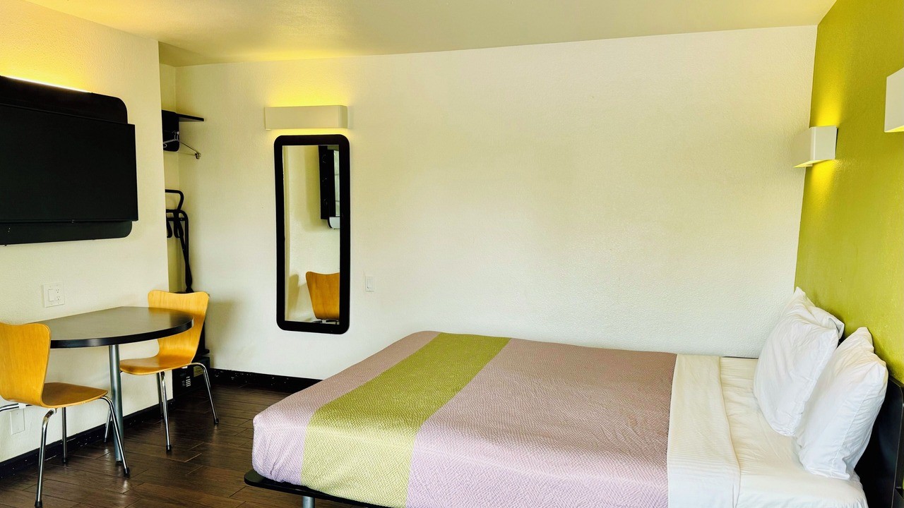 Photo of Bedroom in Munras Avenue