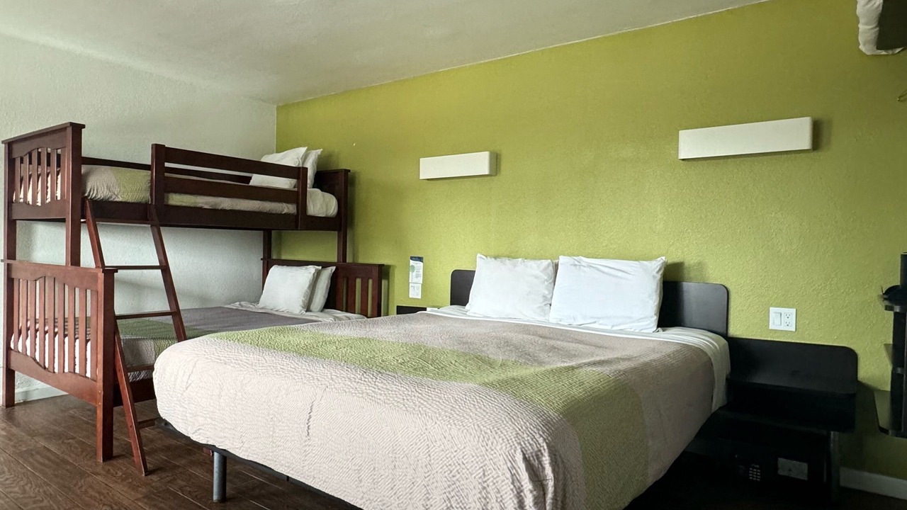 Photo of Bedroom in Munras Avenue