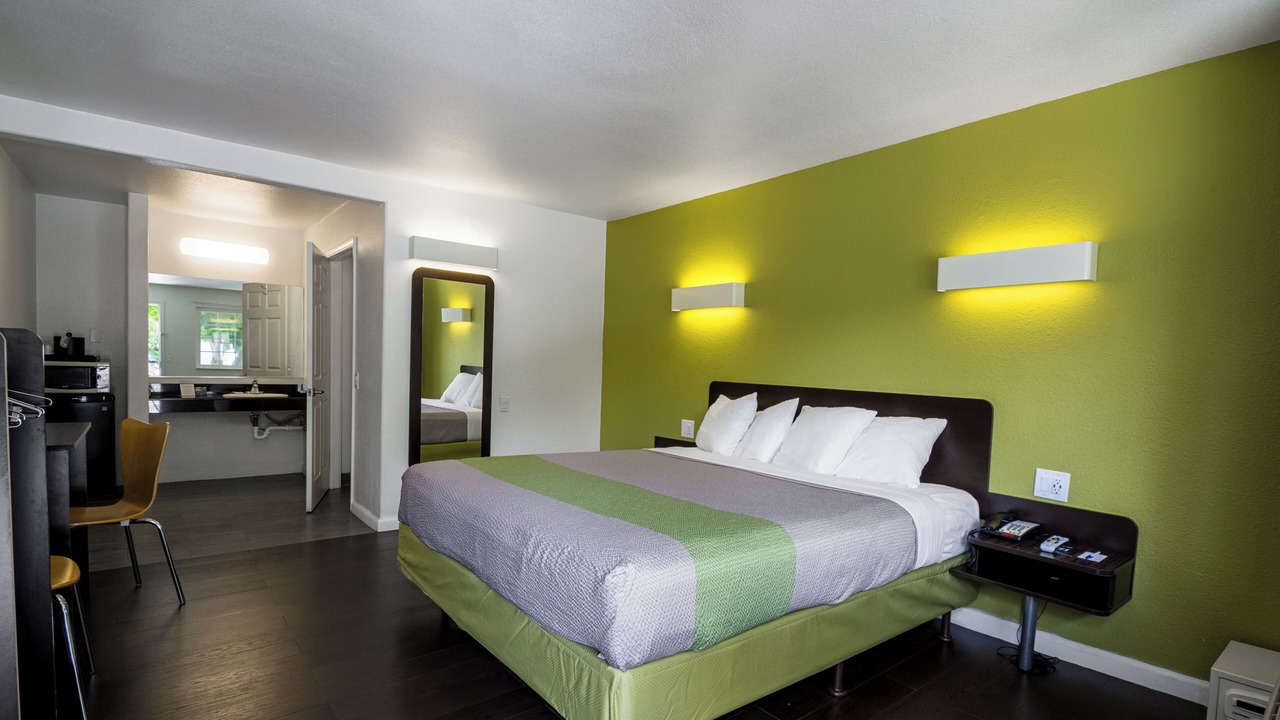 Photo of Bedroom in Munras Avenue