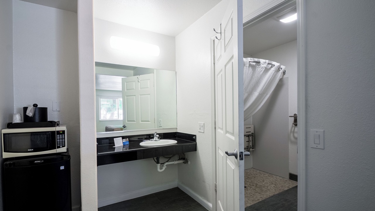 Photo of Bedroom in Munras Avenue