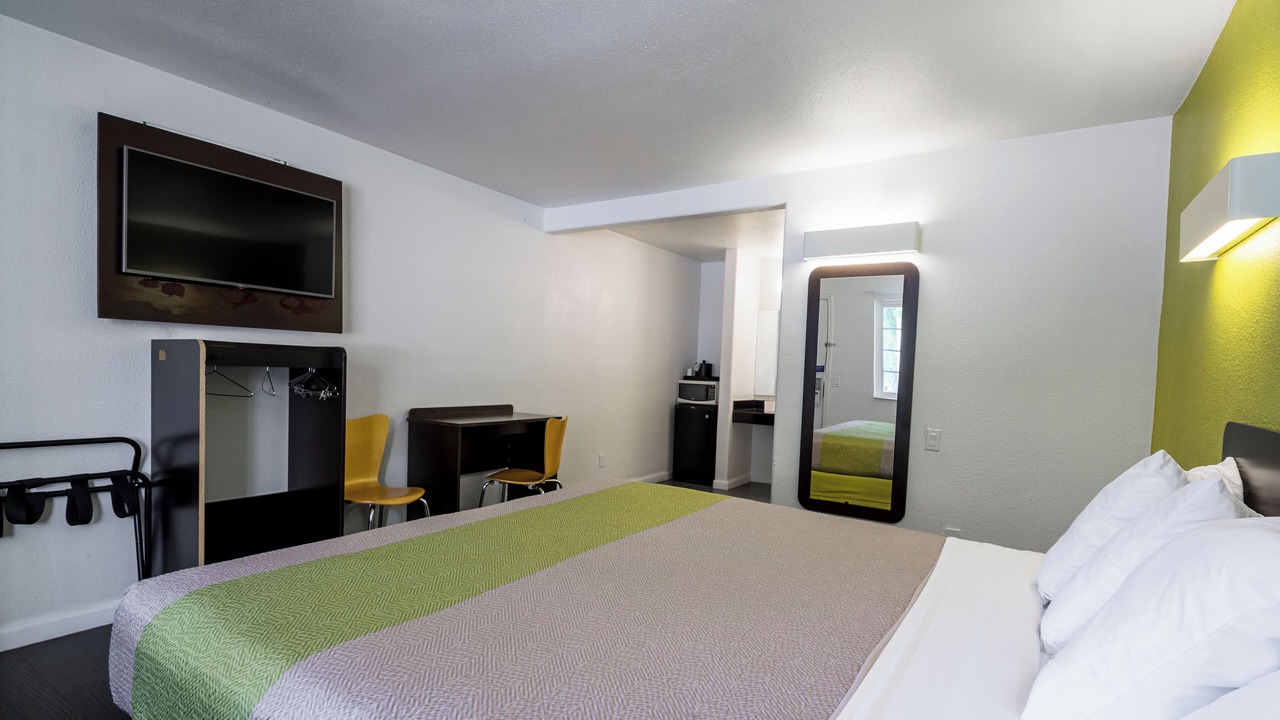 Photo of Bedroom in Munras Avenue