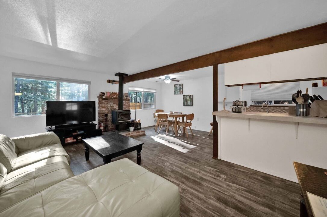 Photo of Livingroom in Trinity County