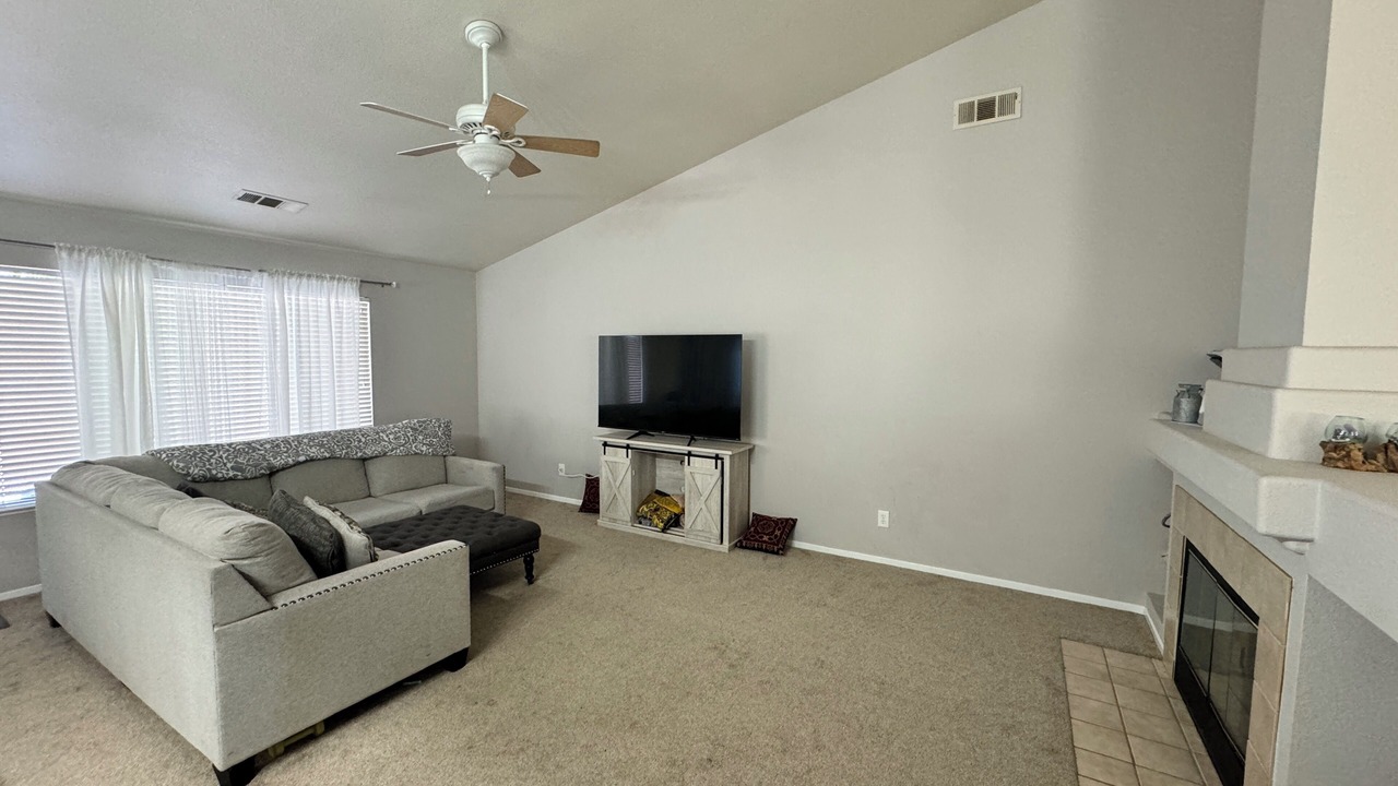 Photo of Livingroom in Oakley