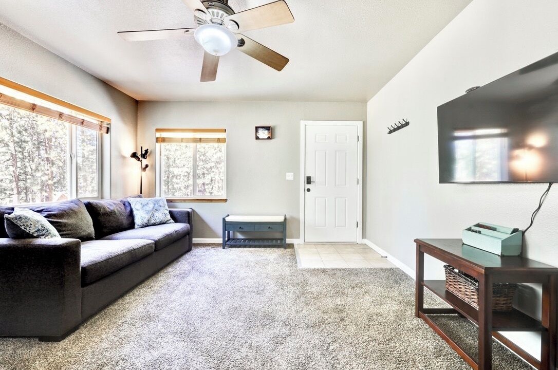 Photo of Livingroom in Deschutes River Woods