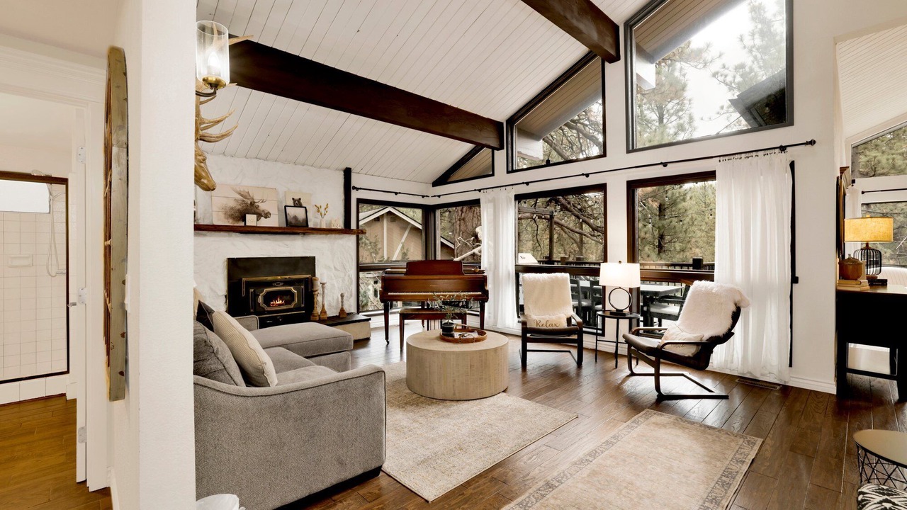 Photo of Livingroom in Fox Farm