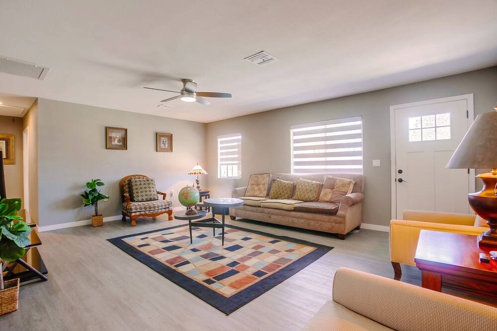 Photo of Livingroom in Clairemont