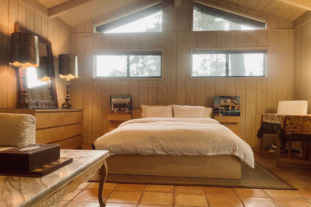 Photo of Bedroom in Monterey
