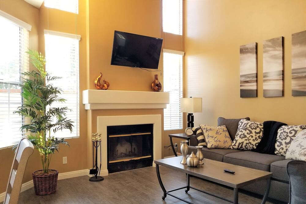 Photo of Livingroom in Tustin