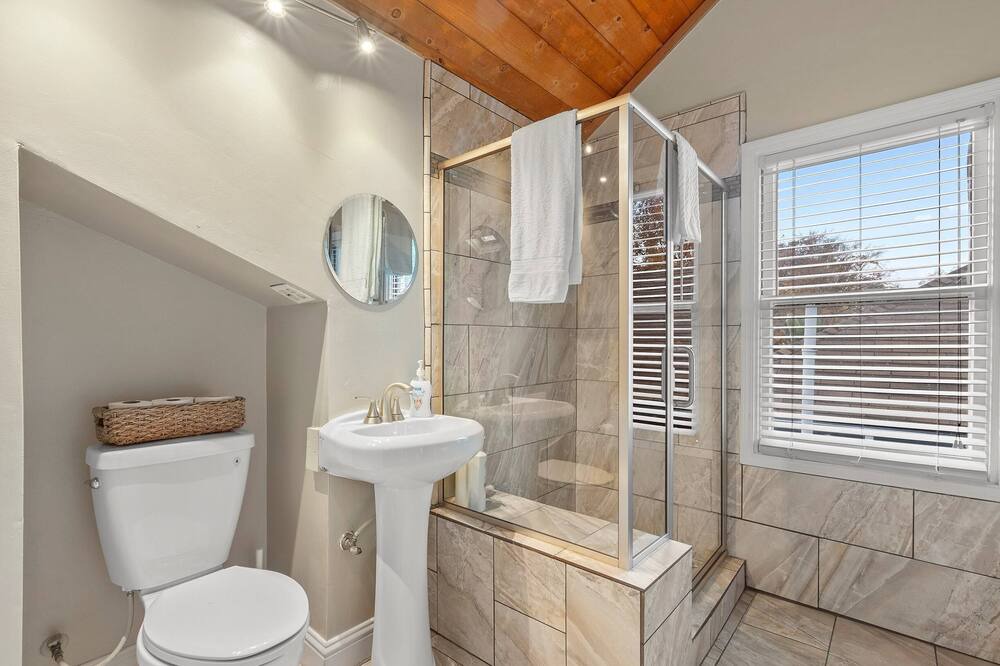Photo of Bathroom in Midtown Sacramento