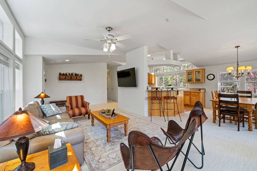 Photo of Livingroom in Sloat