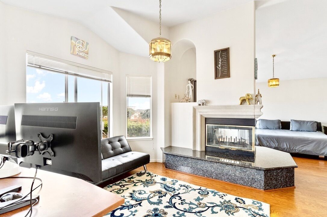 Photo of Livingroom in Hercules