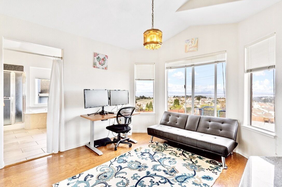 Photo of Livingroom in Hercules