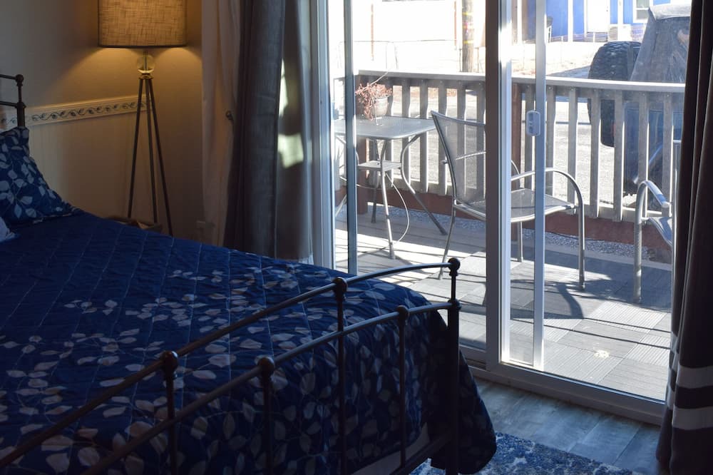 Photo of Bedroom in Weed