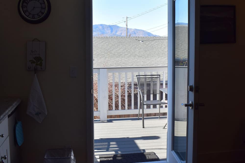 Photo of Bedroom in Weed