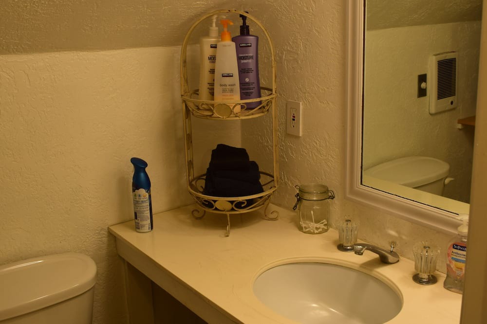 Photo of Bathroom in Weed