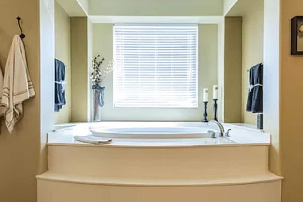 Photo of Bathroom in Surprise Farms