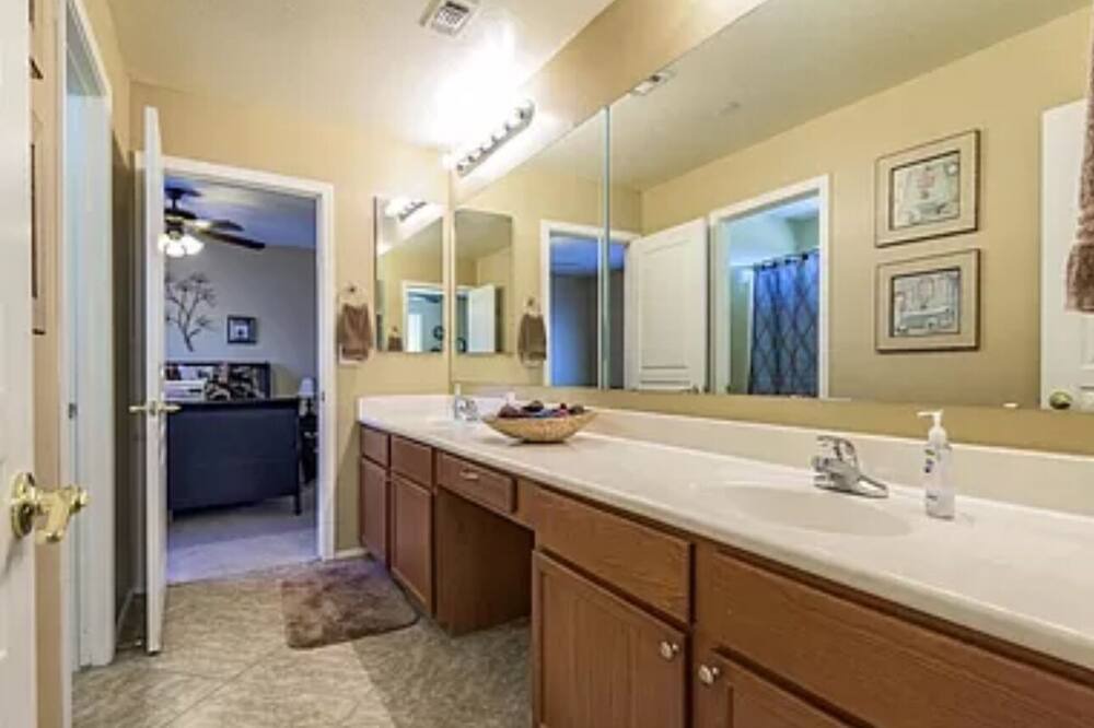Photo of Bathroom in Surprise Farms