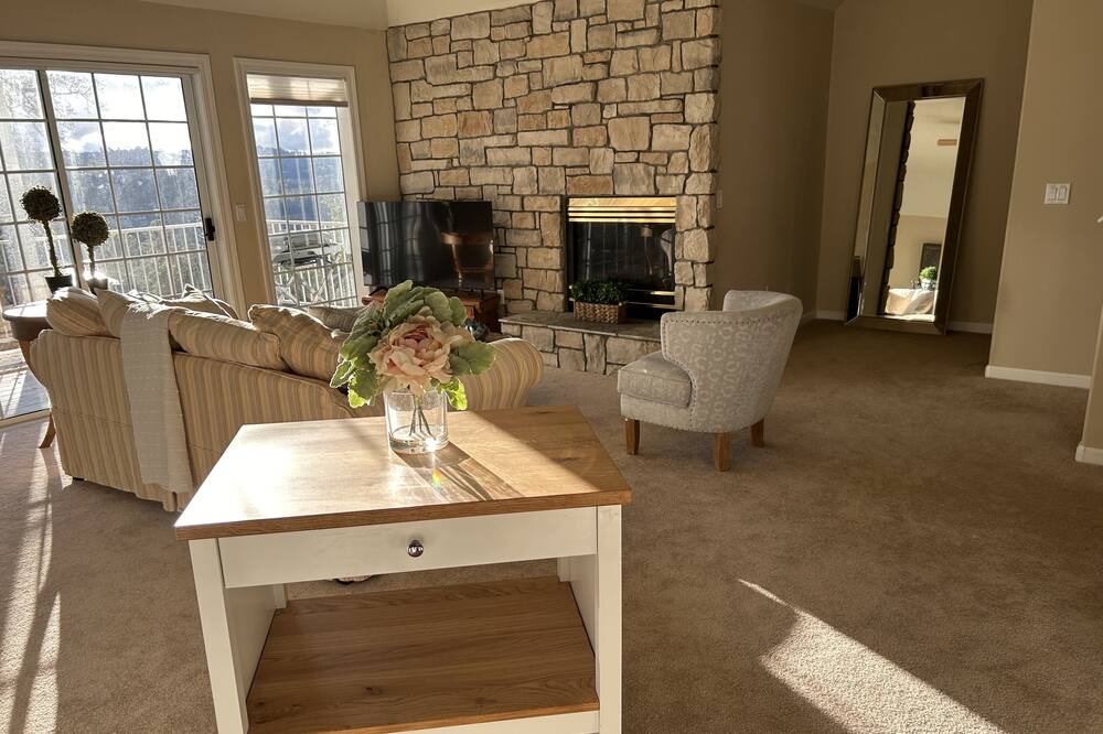Photo of Livingroom in Penn Valley