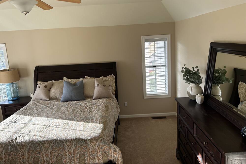 Photo of Bedroom in Penn Valley