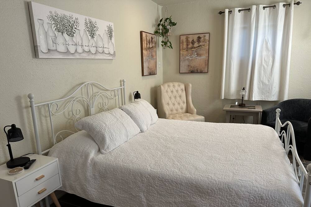 Photo of Bedroom in Raisin