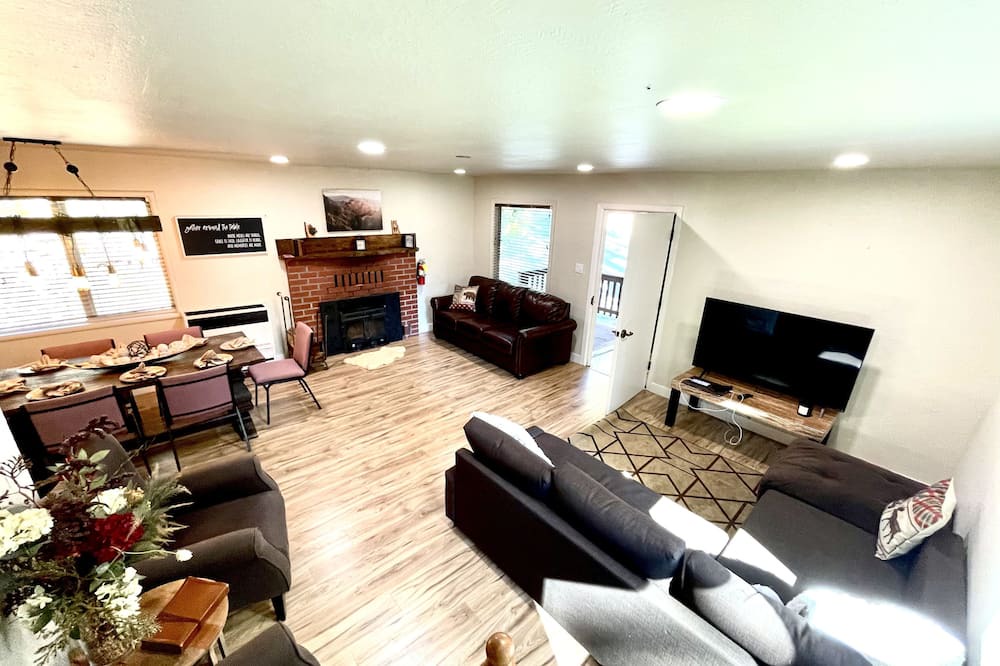 Photo of Livingroom in Echo Lake