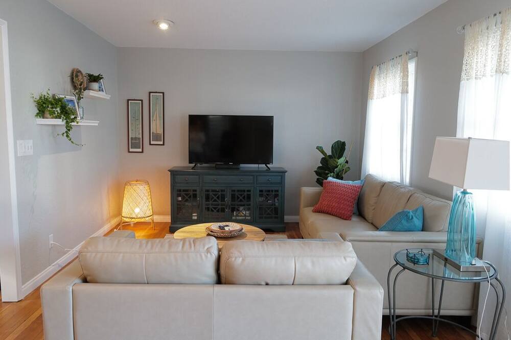 Photo of Livingroom in Carlsbad Village