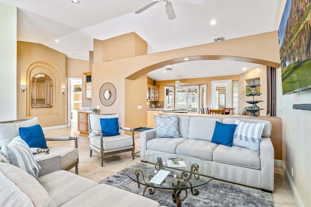 Photo of Livingroom in Magnesia Falls Cove