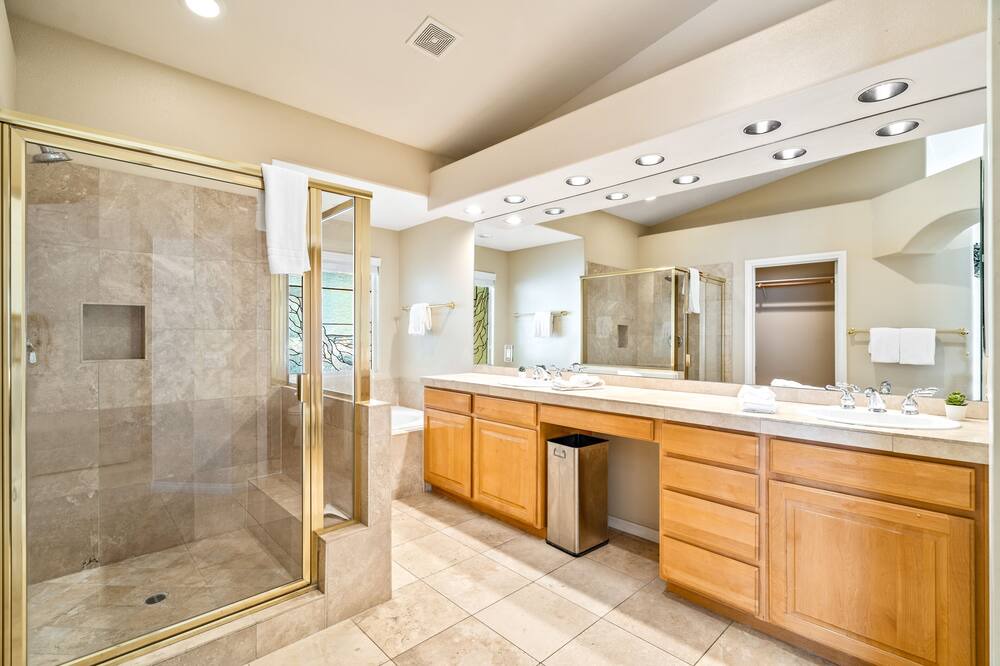 Photo of Bathroom in Magnesia Falls Cove