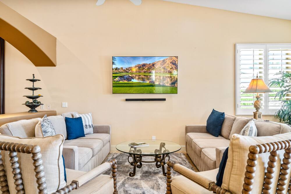 Photo of Livingroom in Magnesia Falls Cove
