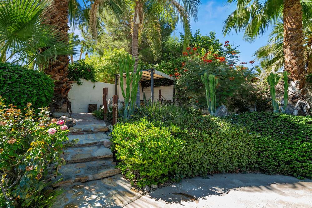 Photo of Outdoor in Magnesia Falls Cove