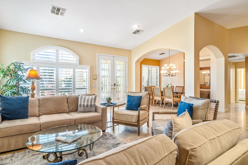 Photo of Livingroom in Magnesia Falls Cove