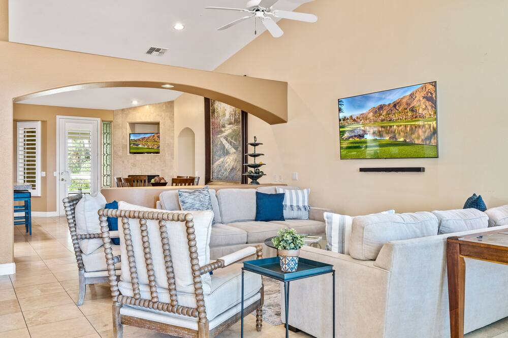 Photo of Livingroom in Magnesia Falls Cove