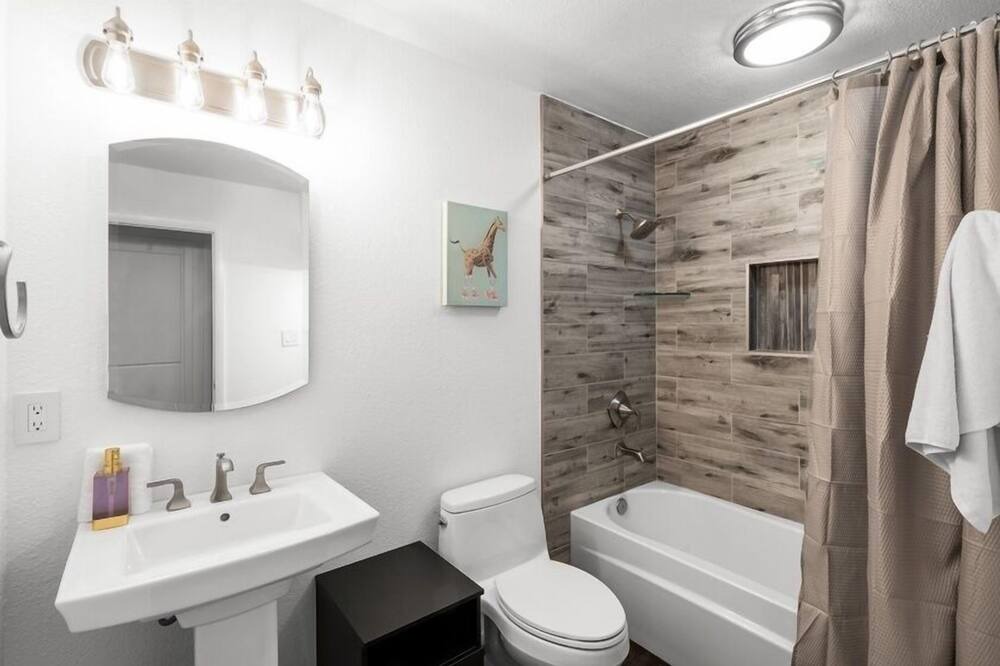 Photo of Bathroom in Scottsdale Estates Nine
