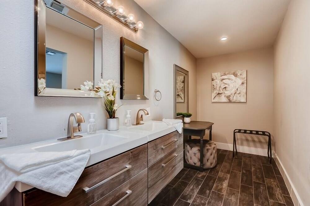 Photo of Bathroom in Scottsdale Estates Nine