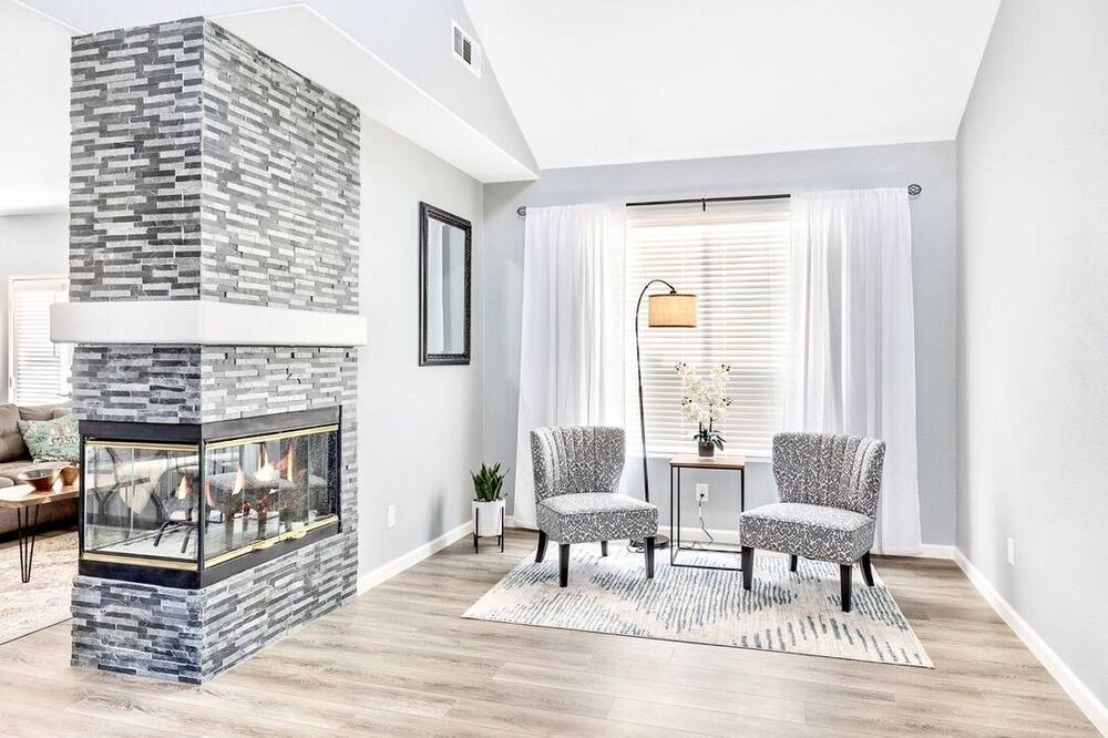 Photo of Livingroom in Romoland
