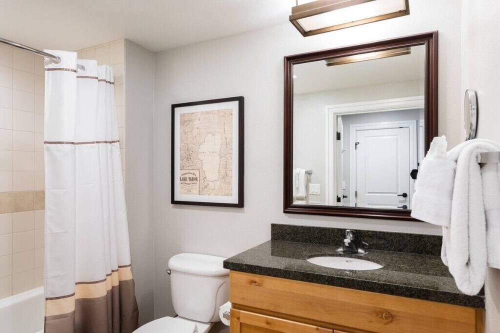 Photo of Bathroom in Lakeside Park