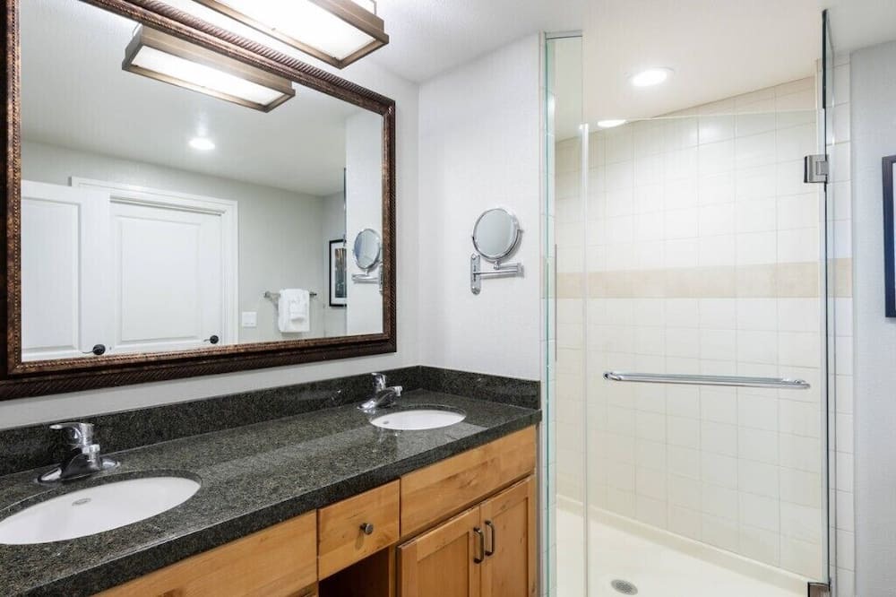 Photo of Bathroom in Lakeside Park