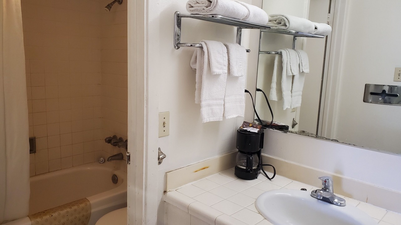 Photo of Bathroom in Globe