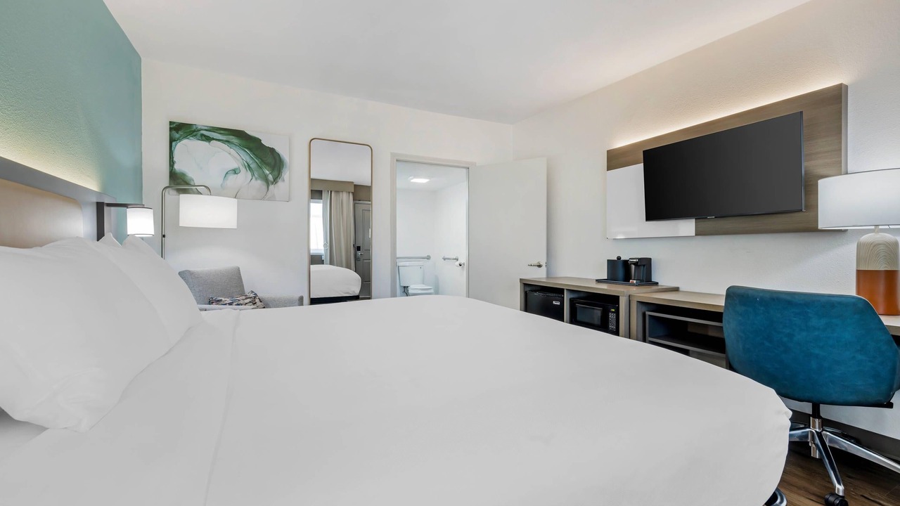 Photo of Bedroom in Midway District