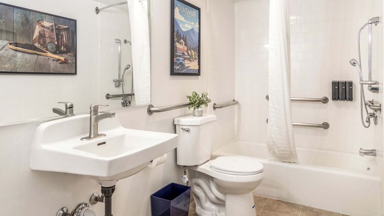 Photo of Bathroom in Dunsmuir