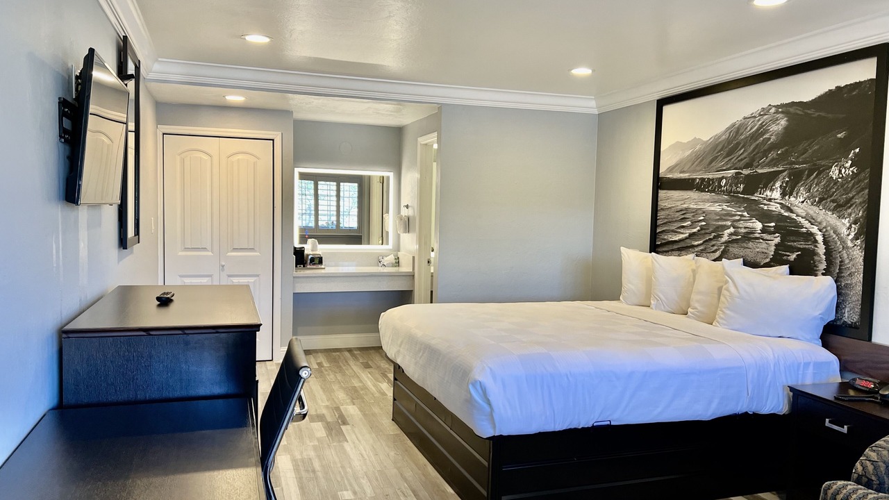 Photo of Bedroom in Munras Avenue