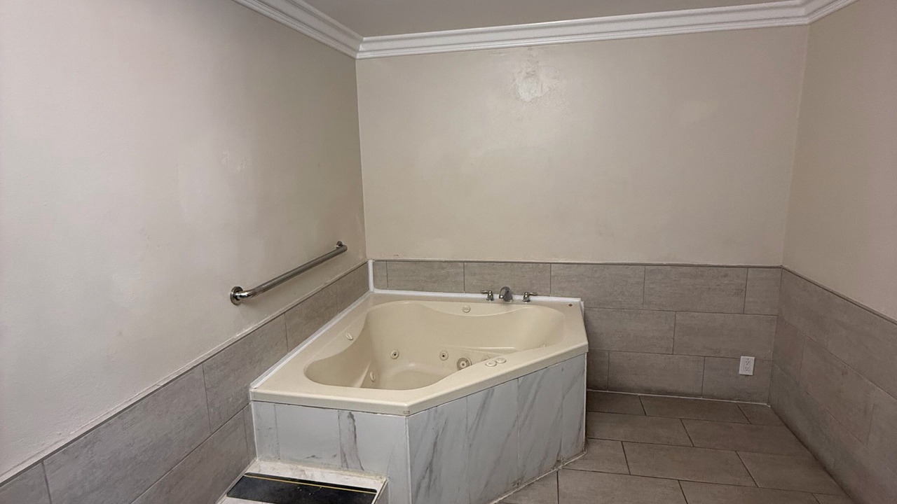 Photo of Bathroom in Northwest Anaheim