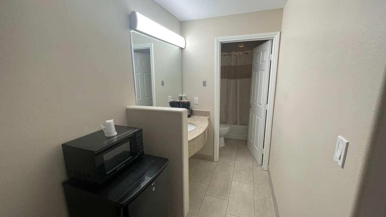 Photo of Bathroom in Northwest Anaheim