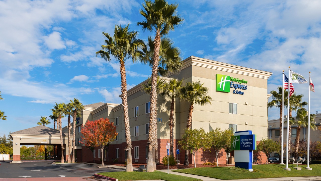 Photo of Outdoor in Nut Tree