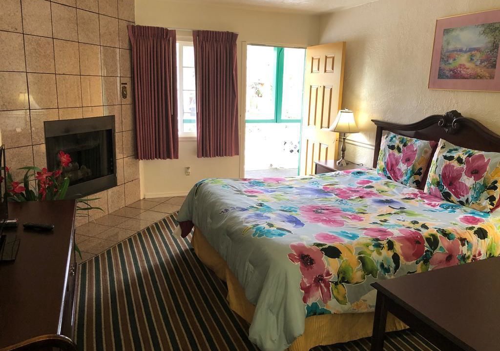 Photo of Livingroom in Munras Avenue